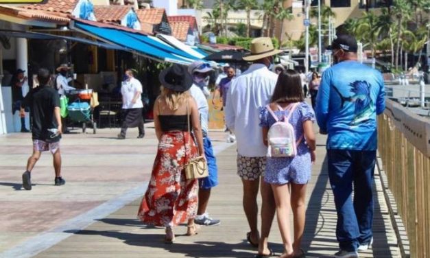 Turistas en Los Cabos gastan diariamente más de 4 mil pesos en tours, comida o propinas