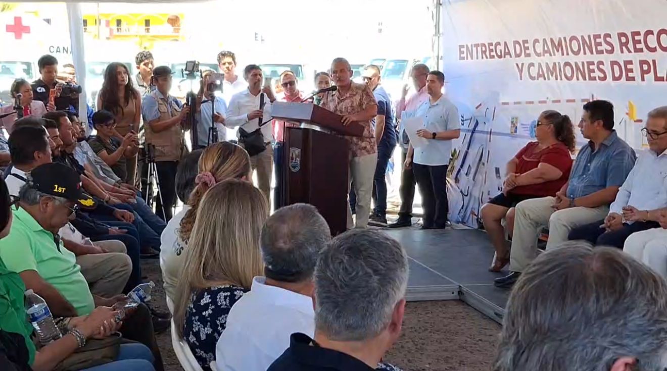 ENTREGA CAMIONES SANEAMIENTO